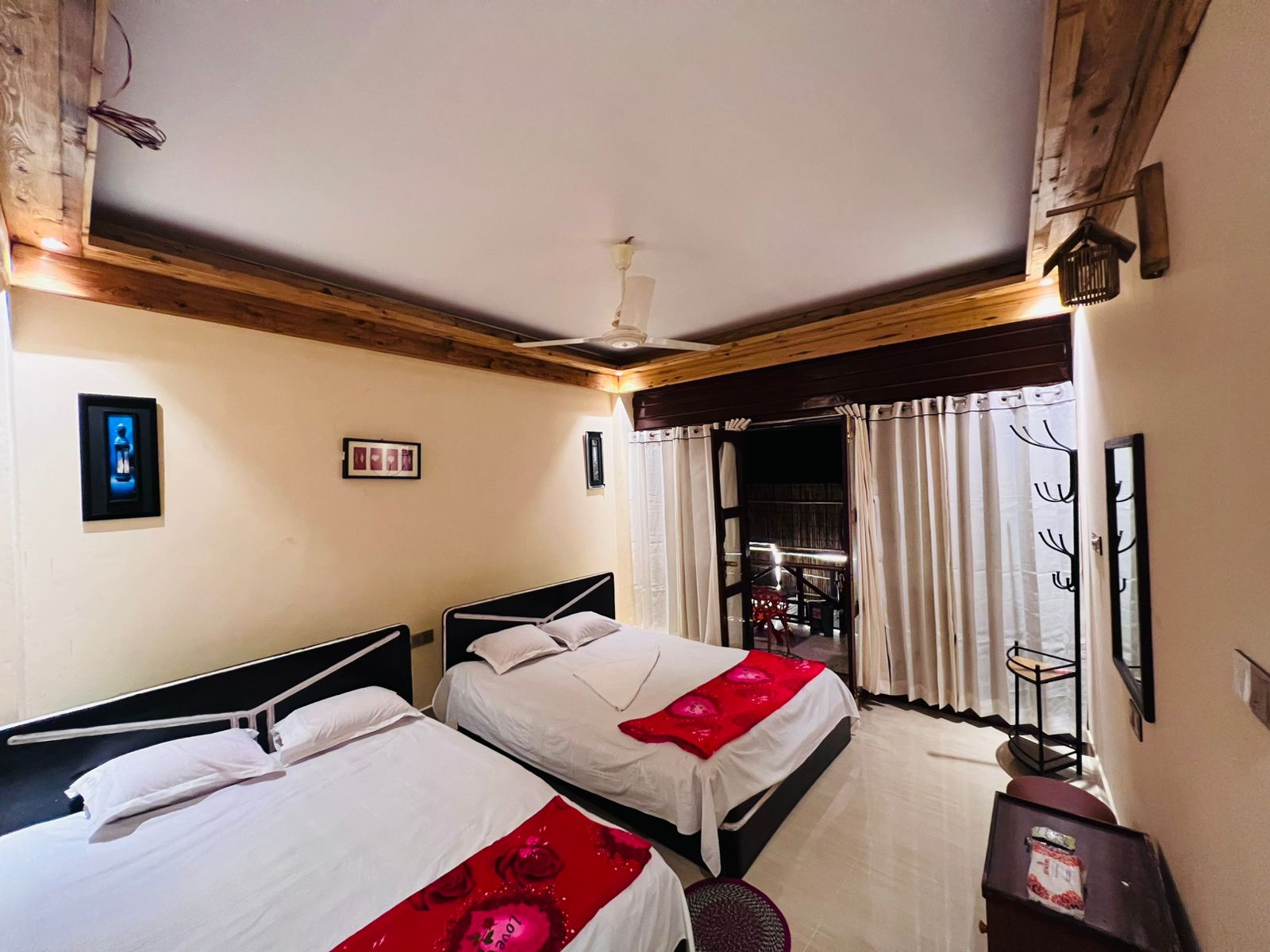 লবস্টার-০৪ Balcony / Bed