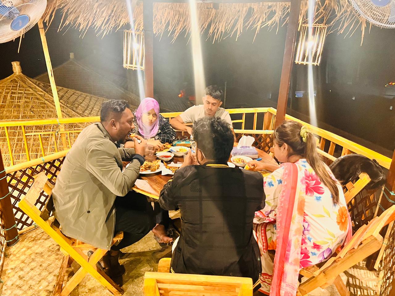Family Gathering & Dining
